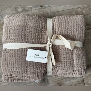 Jilly Box Throw (from Spring box)